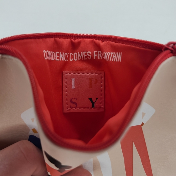 5/$25 Ipsy Confidence Comes From Within Makeup Bag - Picture 5 of 5